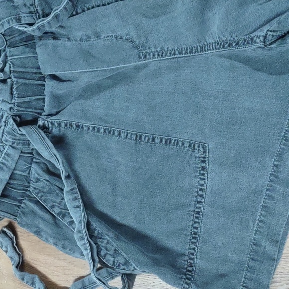 Misses Paper bag elastic waist shorts with tie - Picture 5 of 5